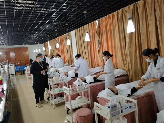 护肤.jpg 护肤.jpg